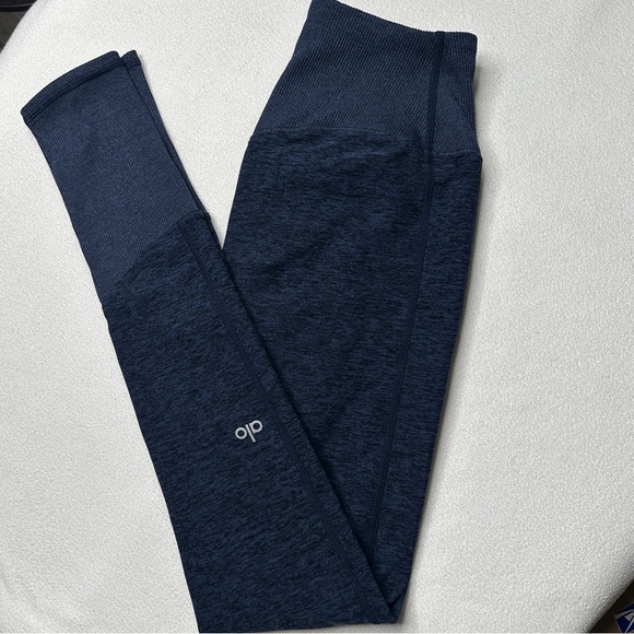 Alo Yoga High-Waist Alosoft Lounge Leggings - Picture 7 of 9